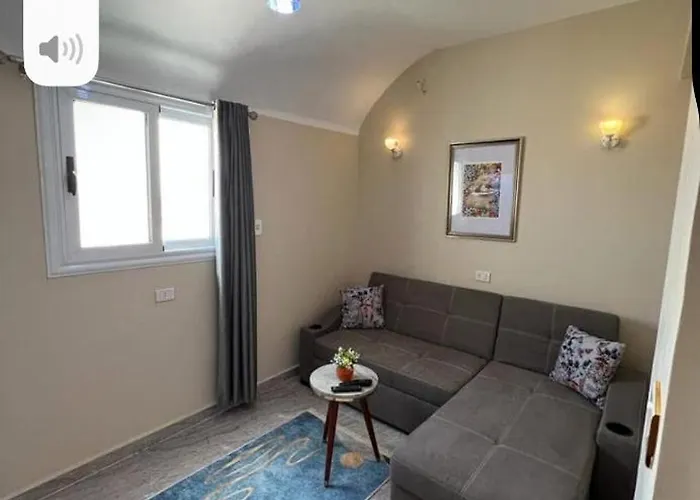 Palace View Apartment *